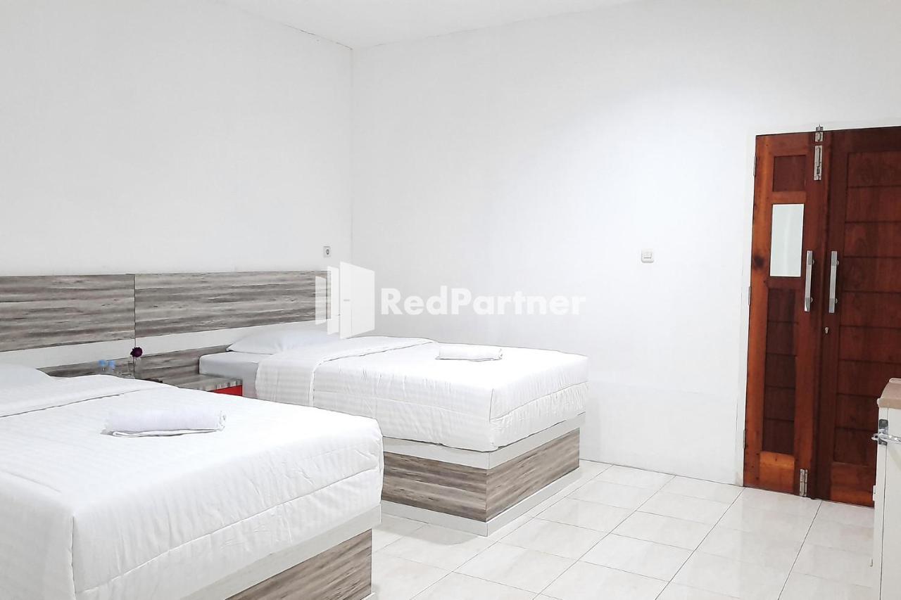 Roemah Proklamasi Syariah Mitra Reddoorz パダン エクステリア 写真