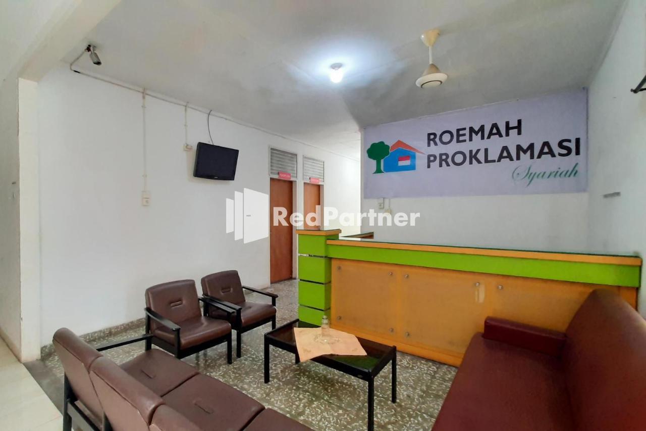 Roemah Proklamasi Syariah Mitra Reddoorz パダン エクステリア 写真