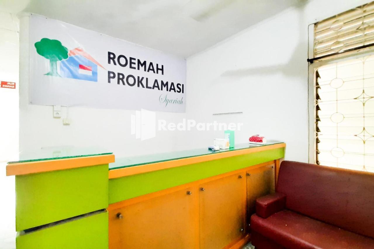 Roemah Proklamasi Syariah Mitra Reddoorz パダン エクステリア 写真