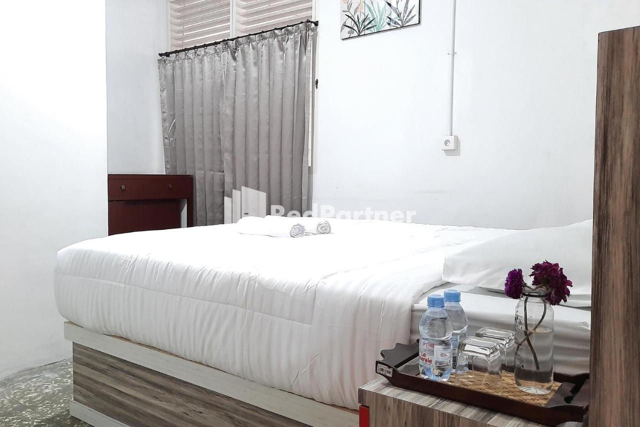 Roemah Proklamasi Syariah Mitra Reddoorz パダン エクステリア 写真